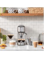 Kit Cafeteira Espresso Compacta E Moedor De Café Oster - 127v 127v