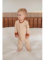 Macacão magnético avelã, girafa de courinho decorativa no peito - 9 meses