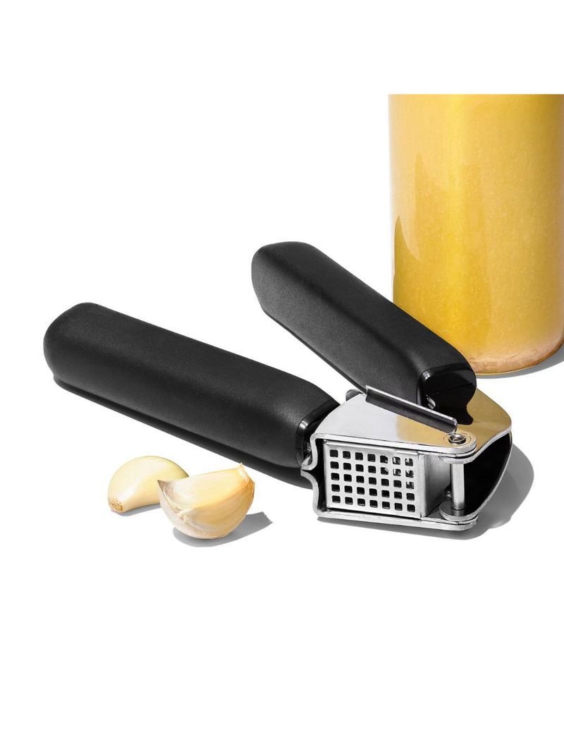 Espremedor de alho em aço inox good grips 23cm oxo preto