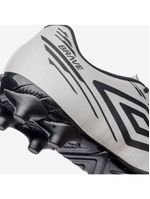 Chuteira campo umbro brave