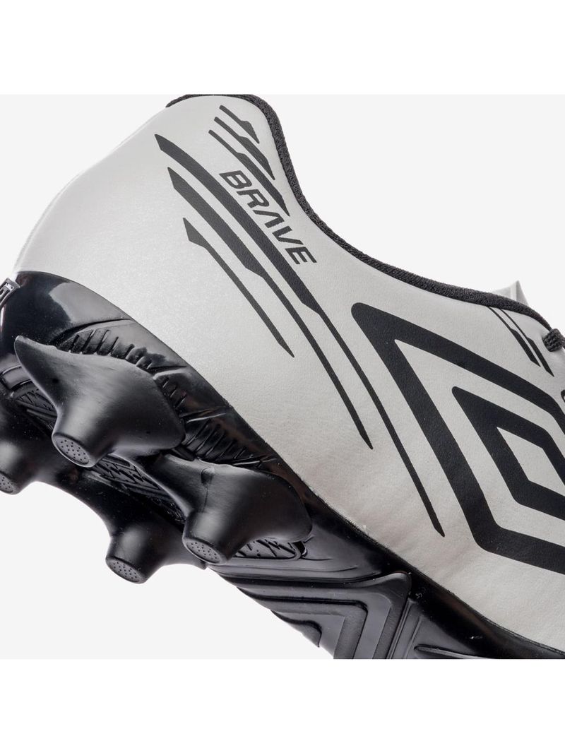 Chuteira campo umbro brave