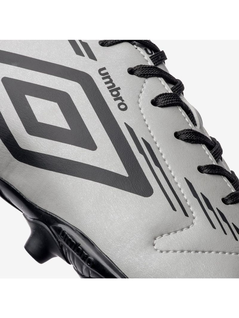 Chuteira campo umbro brave