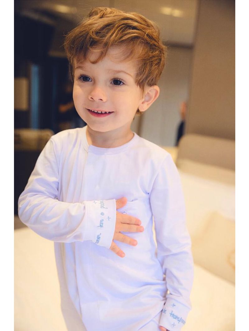 Macacão magnético algodão pima branco com bordados em azul - recém nascido