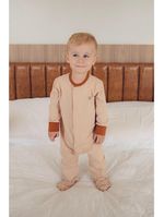 Macacão magnético avelã, girafa de courinho decorativa no peito - 3 meses