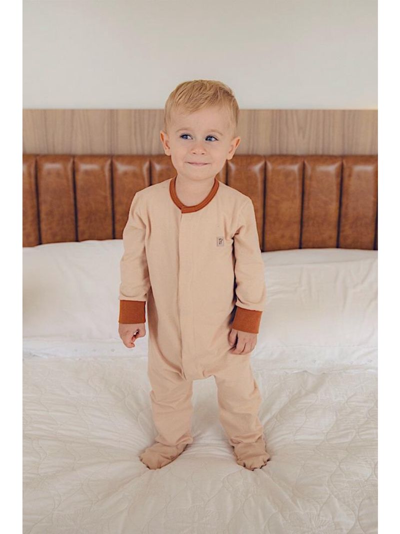 Macacão magnético avelã, girafa de courinho decorativa no peito - 3 meses