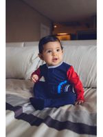 Macacão magnético marinho, detalhes vermelho e cinza com estampa arco-íris - 24 meses (2 a 3 anos)