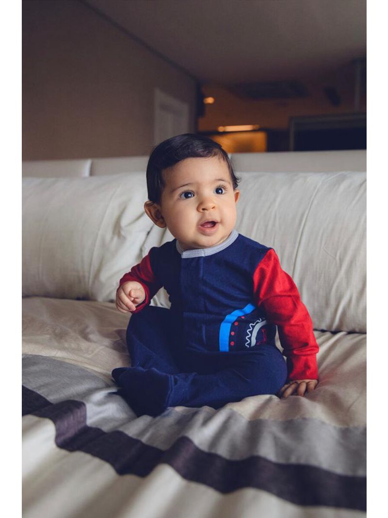 Macacão magnético marinho, detalhes vermelho e cinza com estampa arco-íris - 24 meses (2 a 3 anos)