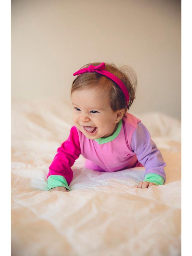 Macacão magnético rosa, mangas lavanda e pink e detalhes menta - 18 meses (1 a 2 anos)