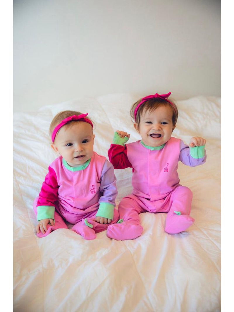 Macacão magnético rosa, mangas lavanda e pink e detalhes menta - 18 meses (1 a 2 anos)