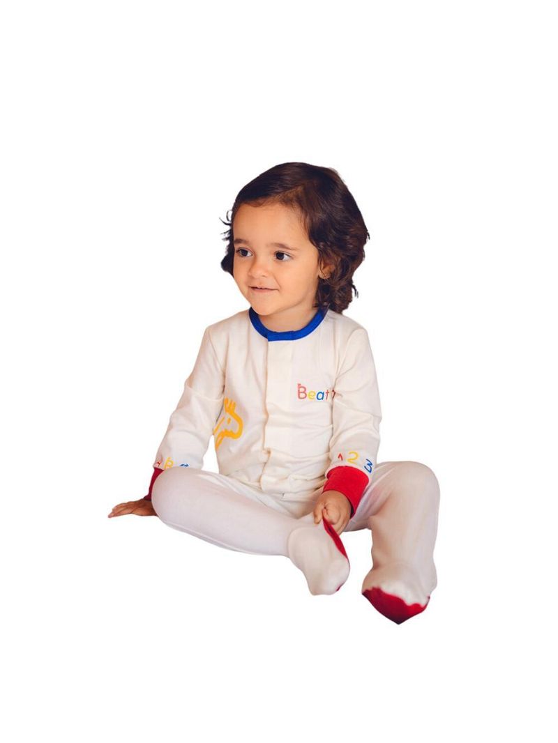 Macacão magnético off, detalhes vermelho e azul royal com letras e números nas mangas - 18 meses (1