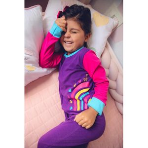 Macacão magnético roxo, detalhes pink e azul anil com estampa arco-íris - 9 meses