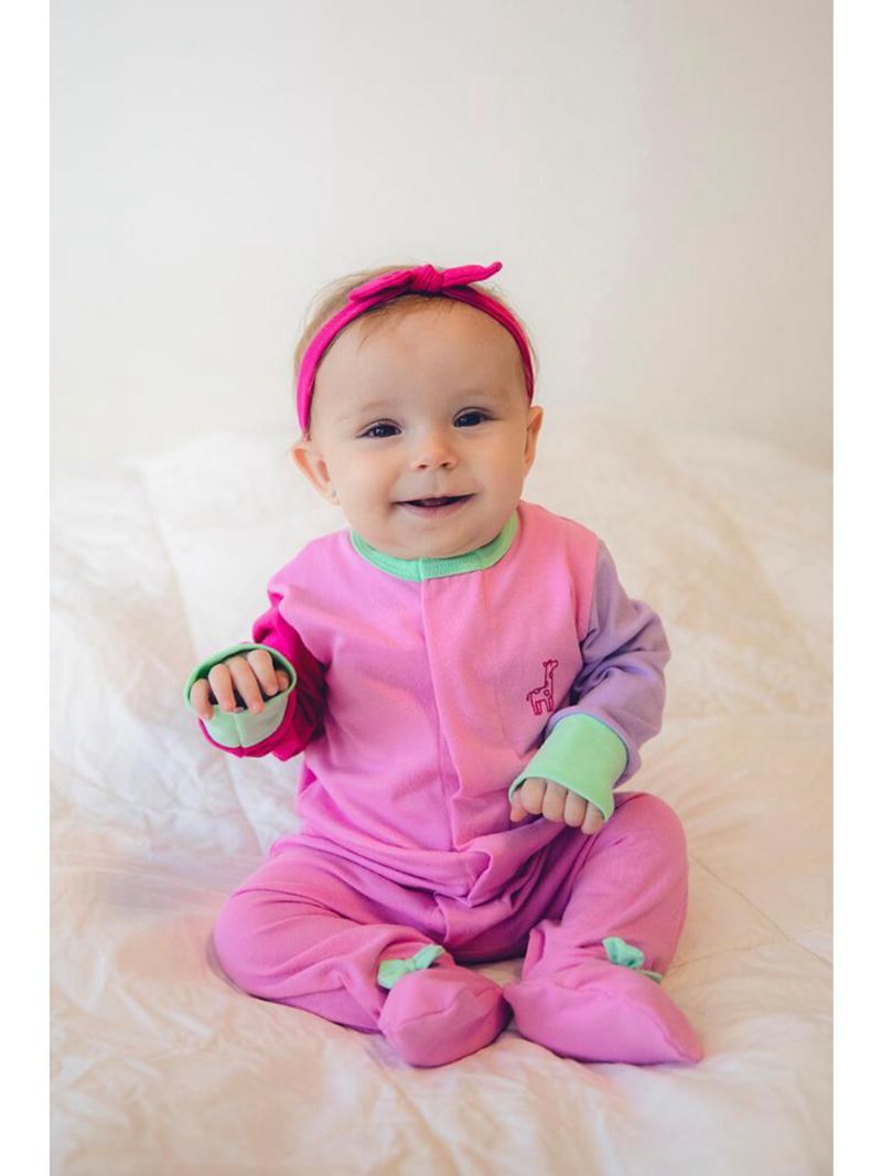 Macacão magnético rosa, mangas lavanda e pink e detalhes menta - 9 meses