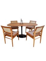 Saarinen Organica Oval Preta 180x100 Em Freijo