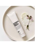 Authentic beauty concept styling creme modelador