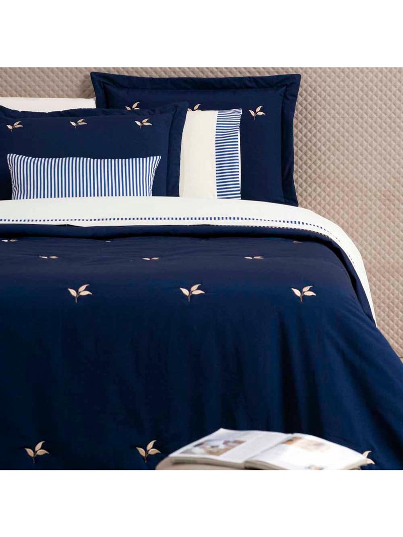 Kit cobre leito colcha melini queen 200 fios bordado listrado 5 peças - azul marinho