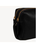 Bolsa transversal feminina em couro pequena lisa basic preta