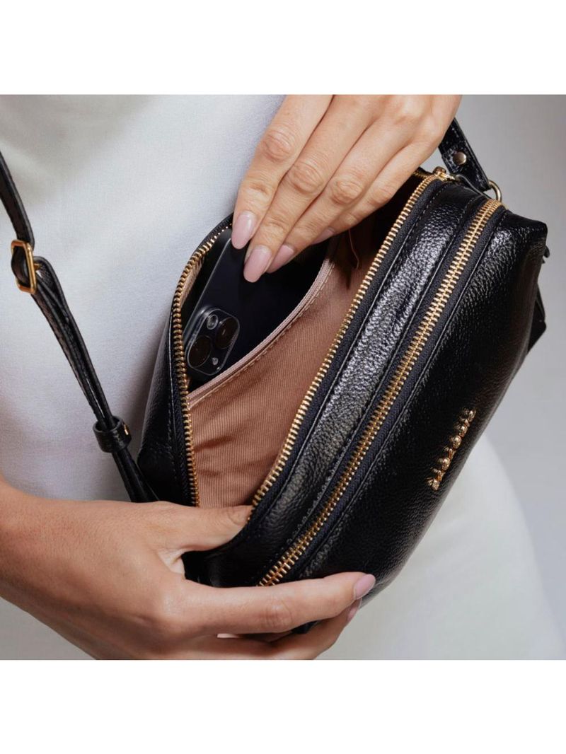 Bolsa transversal feminina em couro pequena lisa basic preta