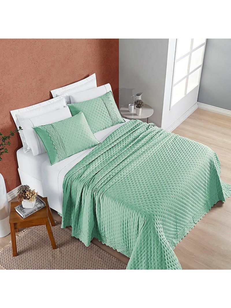 Kit cobre leito colcha bouclê casal padrão laise bordada micropercal 200 fios 3 peças - verde salvia