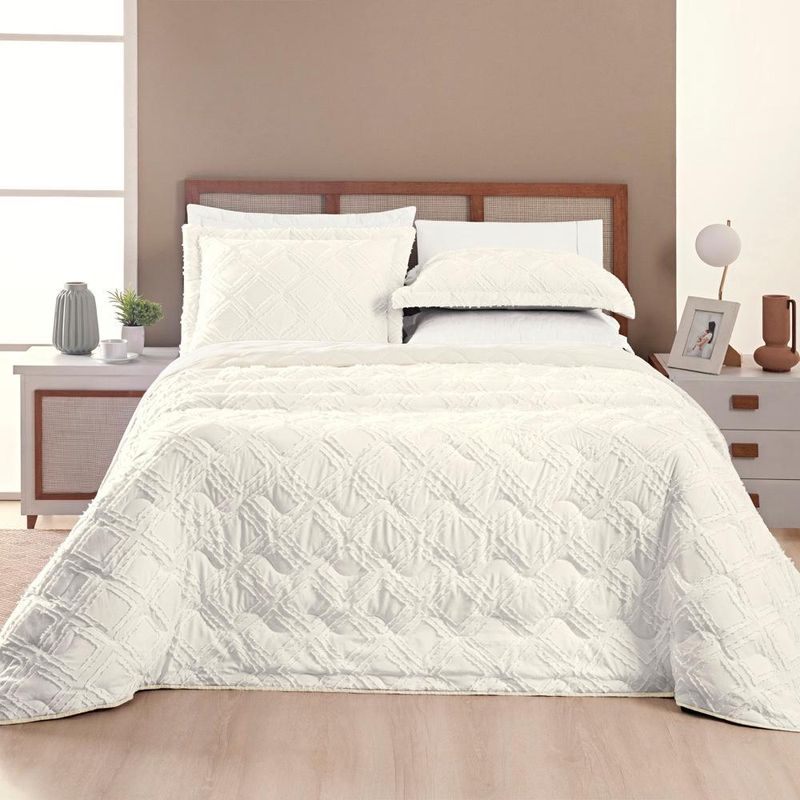 Kit cobre leito colcha adele casal padrão dupla face micropercal 300 fios 3 peças - branco off white