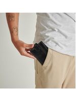 Carteira masculina de couro com fecho em botão grécia preta