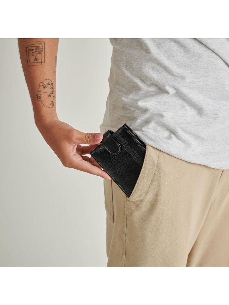 Carteira masculina de couro com fecho em botão grécia preta