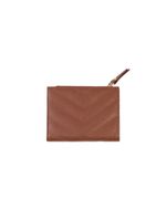 Carteira feminina de couro pequena com fecho de botão zig zag matelassê caramelo