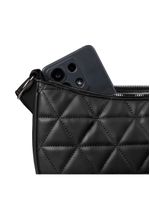 Bolsa feminina pequena baguette matelassê preta
