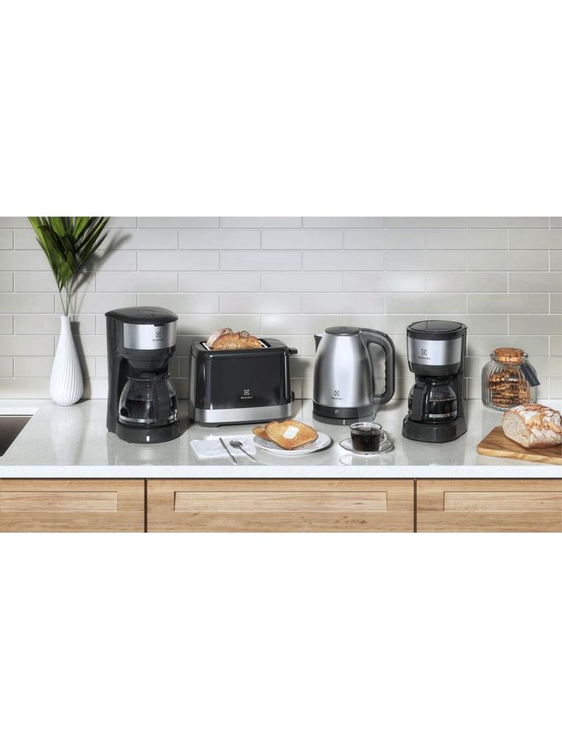 Cafeteira elétrica electrolux efficient ecm20 30 xícaras aço inox escovado/preto