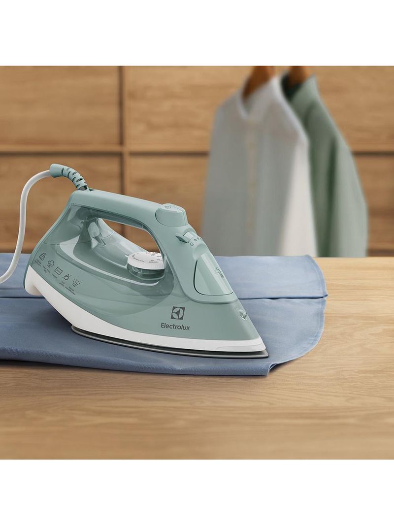Ferro de passar a vapor e a seco electrolux experience care esi51 com powervapour, base glissium, spray de Água e vapor vertical – verde claro