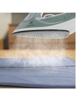 Ferro de passar a vapor e a seco electrolux experience care esi51 com powervapour, base glissium, spray de Água e vapor vertical – verde claro