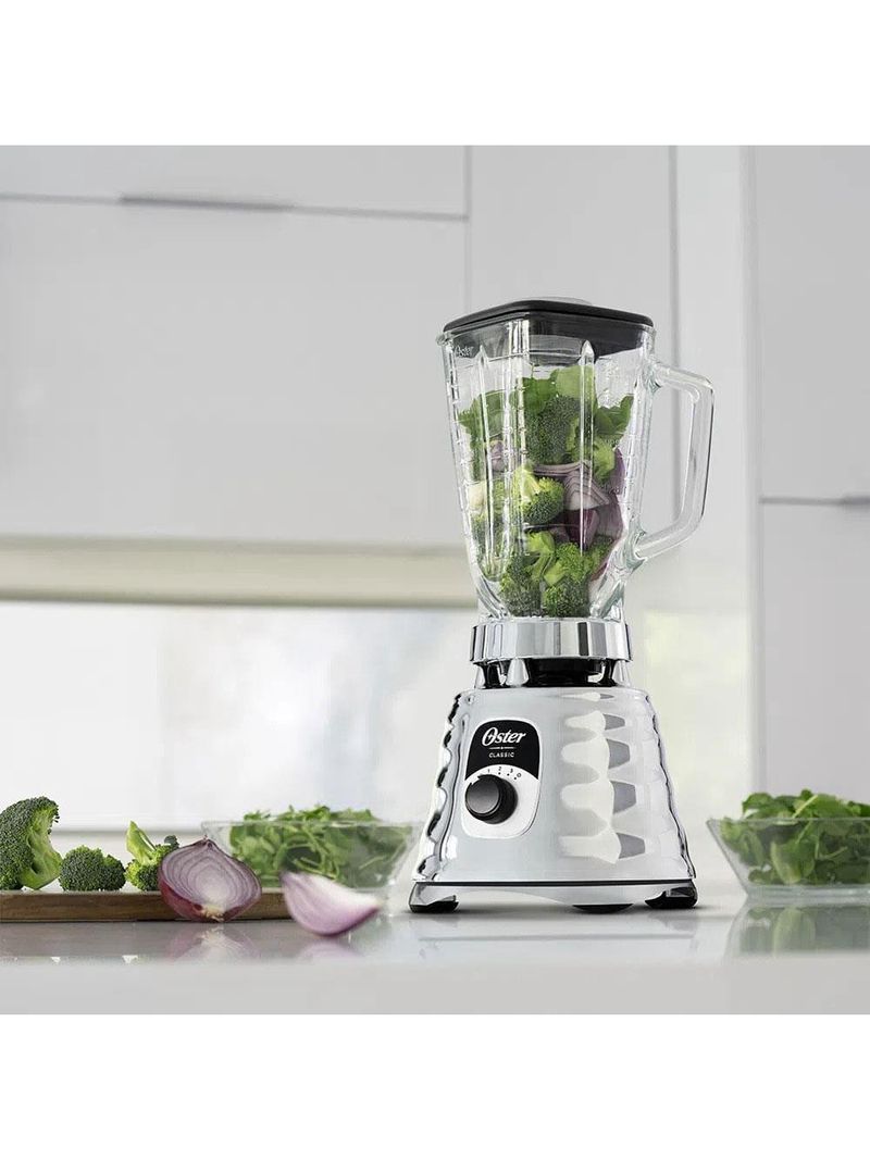 Liquidificador oster new osterizer clássico blst4655 prata com copo de vidro, 700w e 3 velocidades