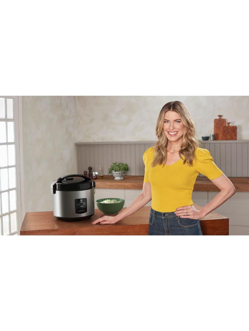 Panela elétrica de arroz electrolux efficient erc20 por rita lobo com trava de segurança 3,5l – inox e preta