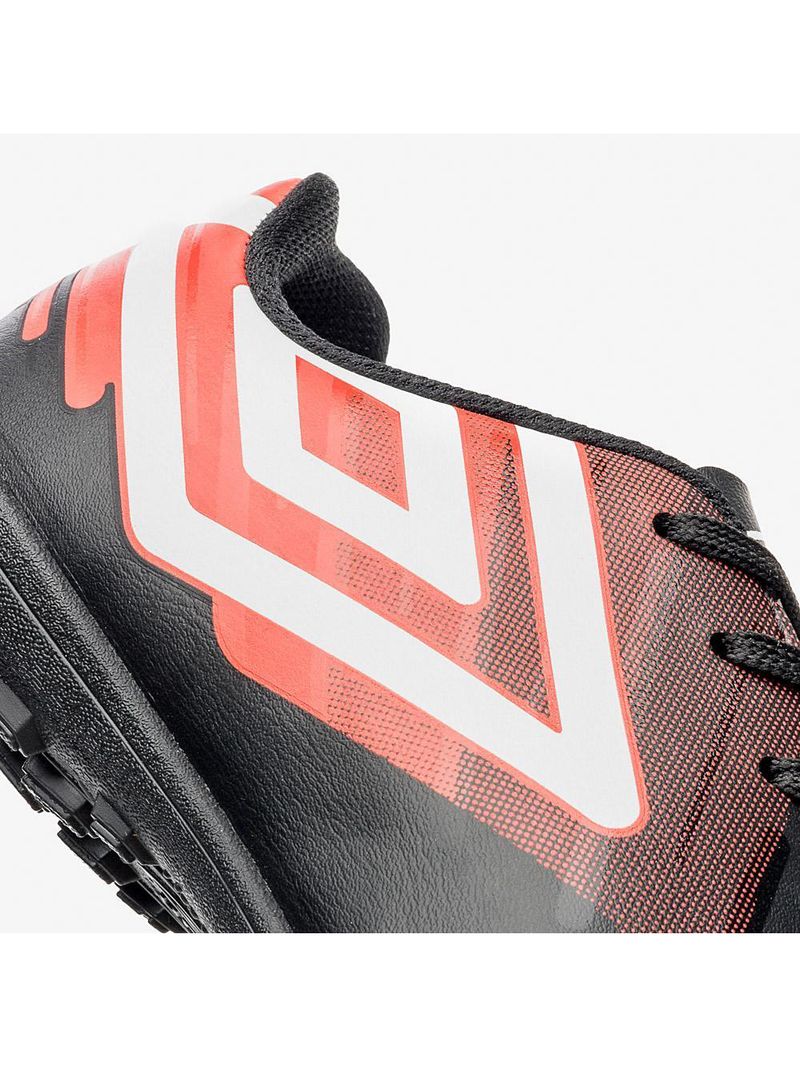 Chuteira society umbro action jr