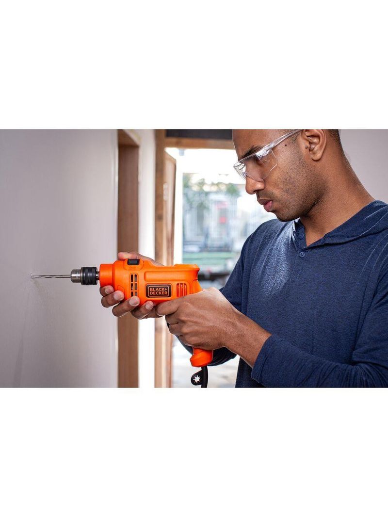 Furadeira de impacto black+decker bed710450 3/8” 450w empunhadura ergonômica gatilho anatômico laranja e preta