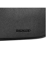 Mini bolsa feminina transversal com correntes preta