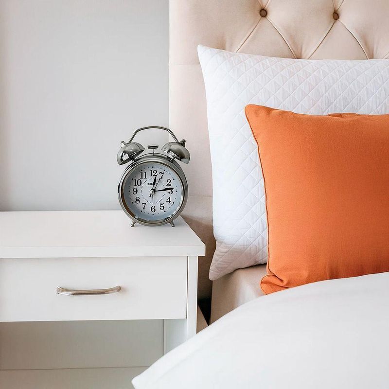 Relógio Despertador De Mesa Led Retrô Analógico Prateado - Estilo Clássico E Funcionalidade Moderna