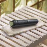 Aparador De Pelos Philips Multigroom MG3917-15 Sem Fio Com 8 Acessórios E Autonomia De 60 Minutos Preto Bivolt