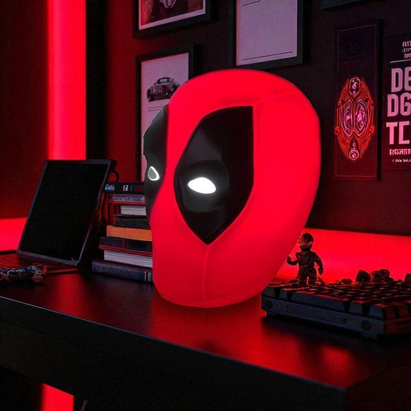 Luminária 3d Deadpool Marvel Bivolt Decoração Geek Vermelha
