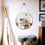 Espelho de Parede Adnet Redondo Decorativo 60 cm Moldura em Corino para Decoração