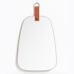 Espelho Decorativo Oval Orgânico para Pendurar 39X29CM com Alça de Couro Sintético