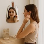 Espelho Decorativo Oval Orgânico para Pendurar 39X29CM com Alça de Couro Sintético