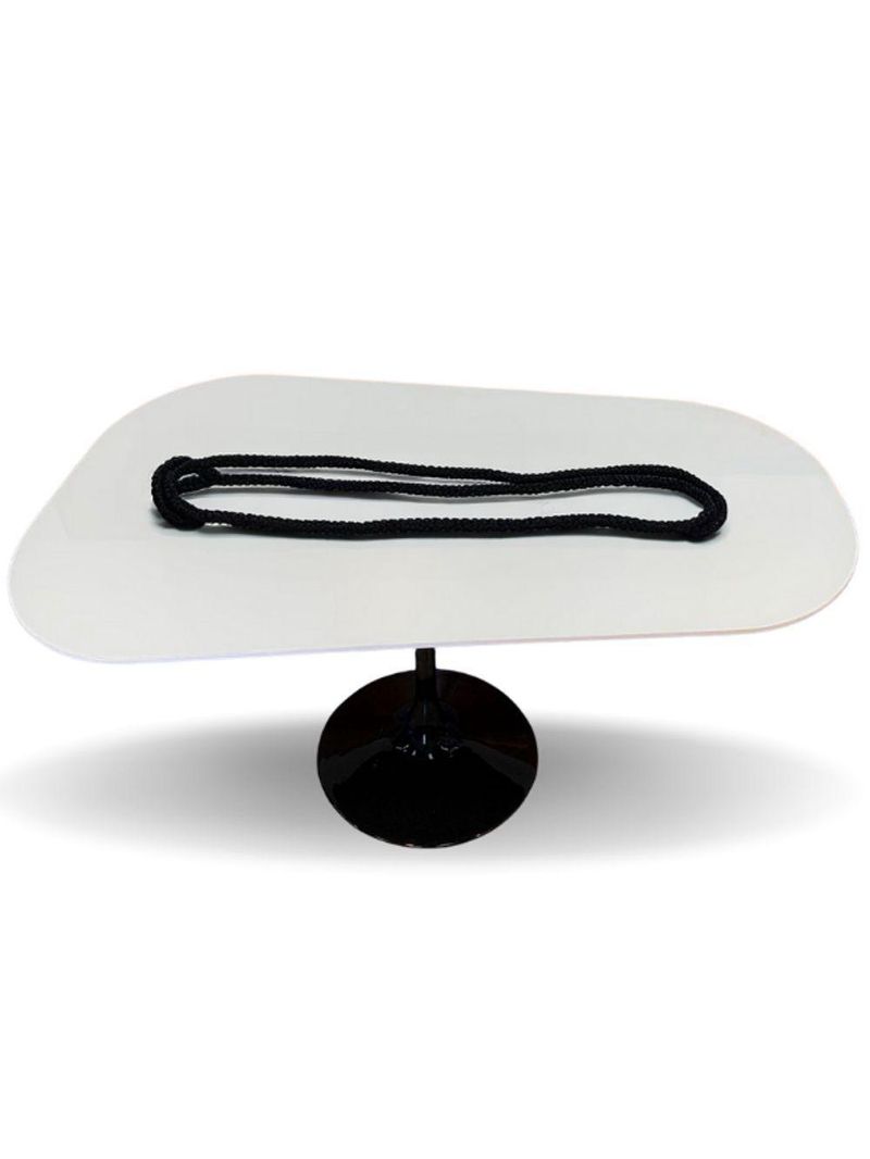 Saarinen Organica Oval Preta 198x22 Em Laca