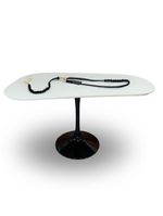 Saarinen De Jantar Tulipa Organica 140x90 Base Preto Tampo Branco