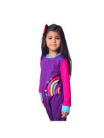 Macacão magnético roxo, detalhes pink e azul anil com estampa arco-íris - 24 meses (2 a 3 anos)