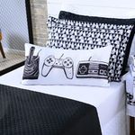 Kit Cobre Leito Colcha Solteiro Game Retrô Preto/branco Dupla Face Com Almofada Estampada 04 Peças