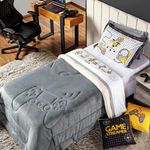 Kit Coberdrom Cobertor Solteiro Game Streamer Cinza Com Fronha Estampada 02 Peças - Dupla Face Sherpa E Mantinha