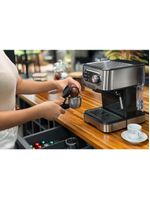 Cafeteira espresso Black+Decker CE1100G Gourmand Gris 1100w multifunções 1,5L inox