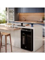 Cervejeira home bar electrolux eb100 frost free 100l porta de vidro preta