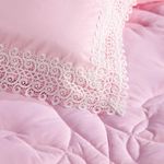 Kit Edredom Liso King Florença Guipir Dupla Face Com Fronhas 03 Peças - Percal Algodão 200 Fios Cor Rosa