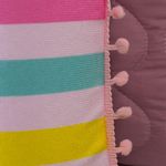 Kit Edredom Solteiro Menina Teen Rosa Com Almofadas Estampadas 05 Peças - Dupla Face Percal 300 Fios Cor Patins